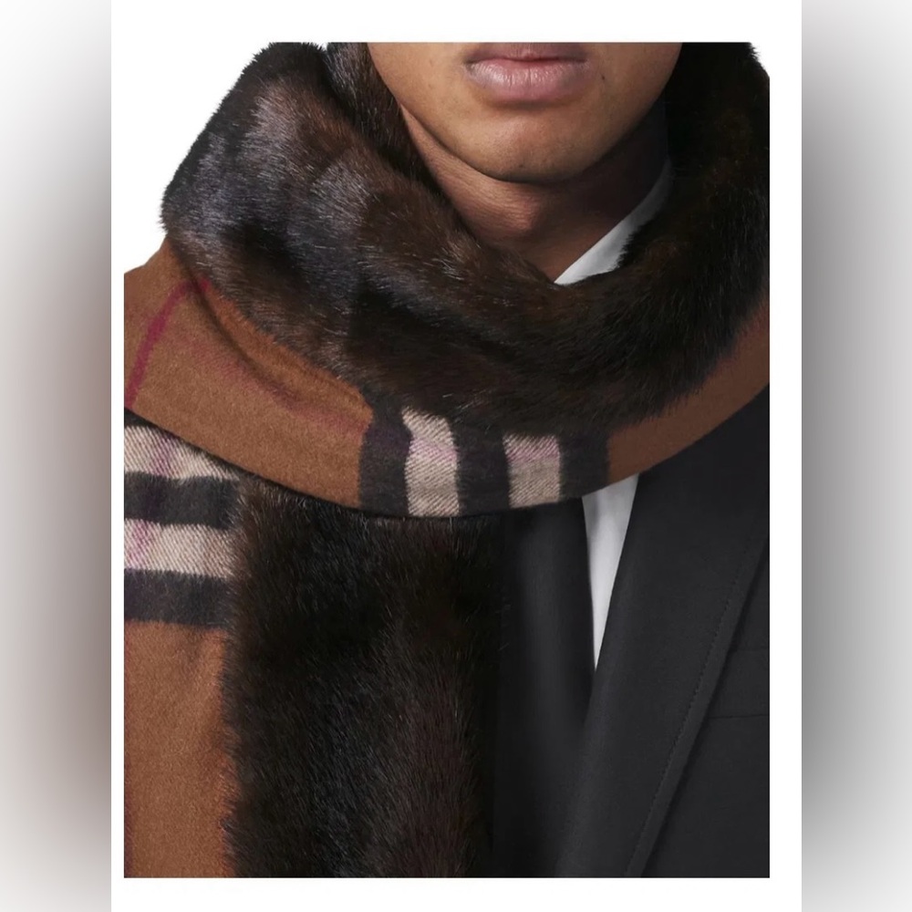 NWOT- Burberry Reversible Cashmere Check & Faux Fur Scarf